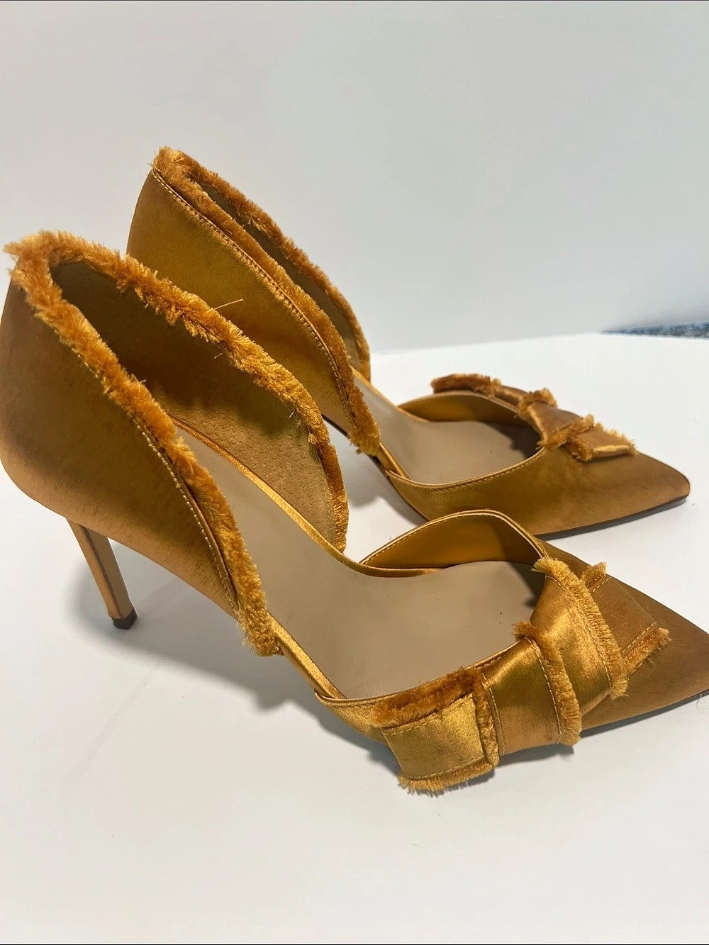 Lord & Taylor 424 Fifth Satin Trim Heels in Yellow gold.